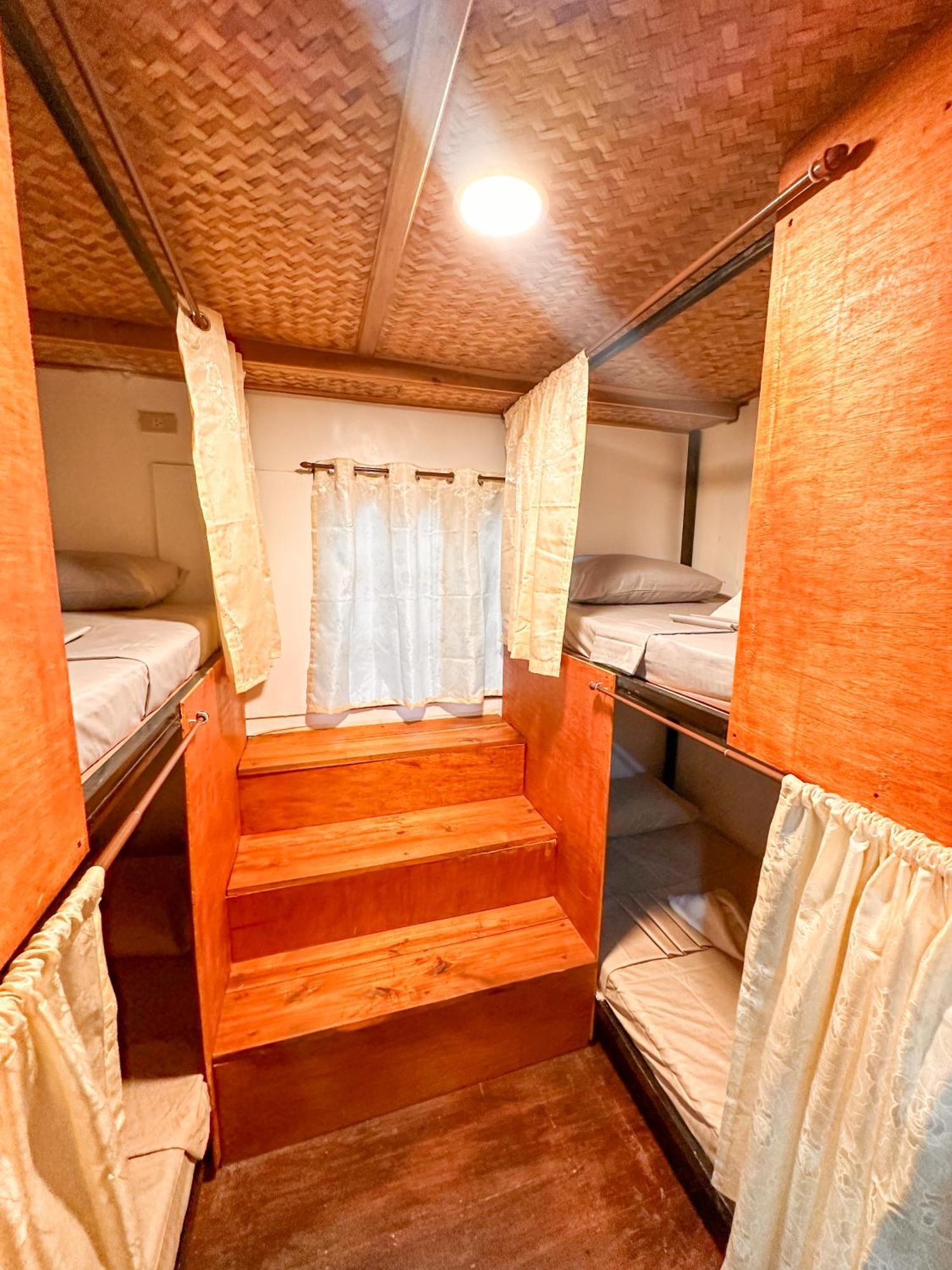 Hangout'S Hostel El Nido Bagian luar foto