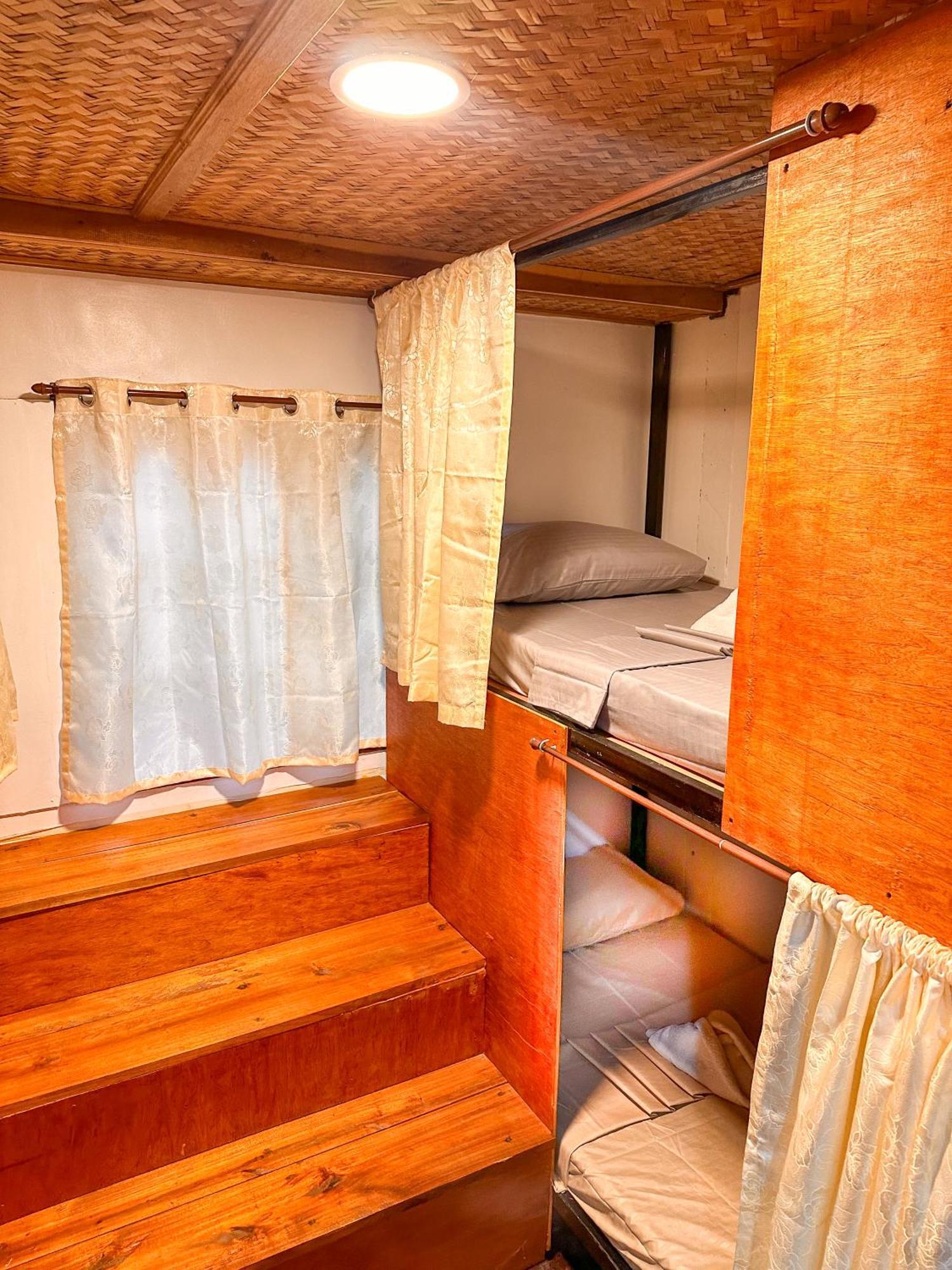 Hangout'S Hostel El Nido Bagian luar foto