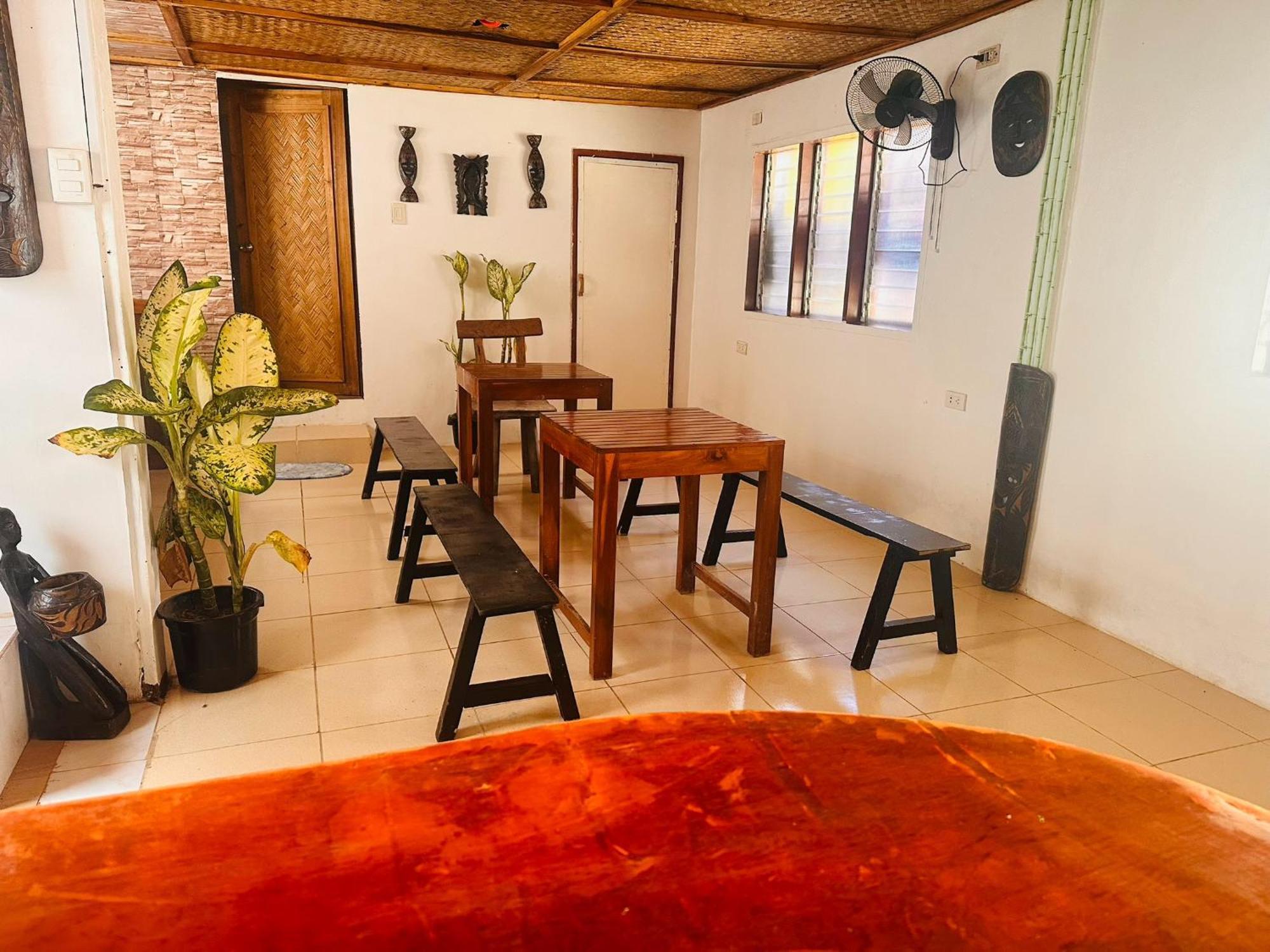 Hangout'S Hostel El Nido Bagian luar foto