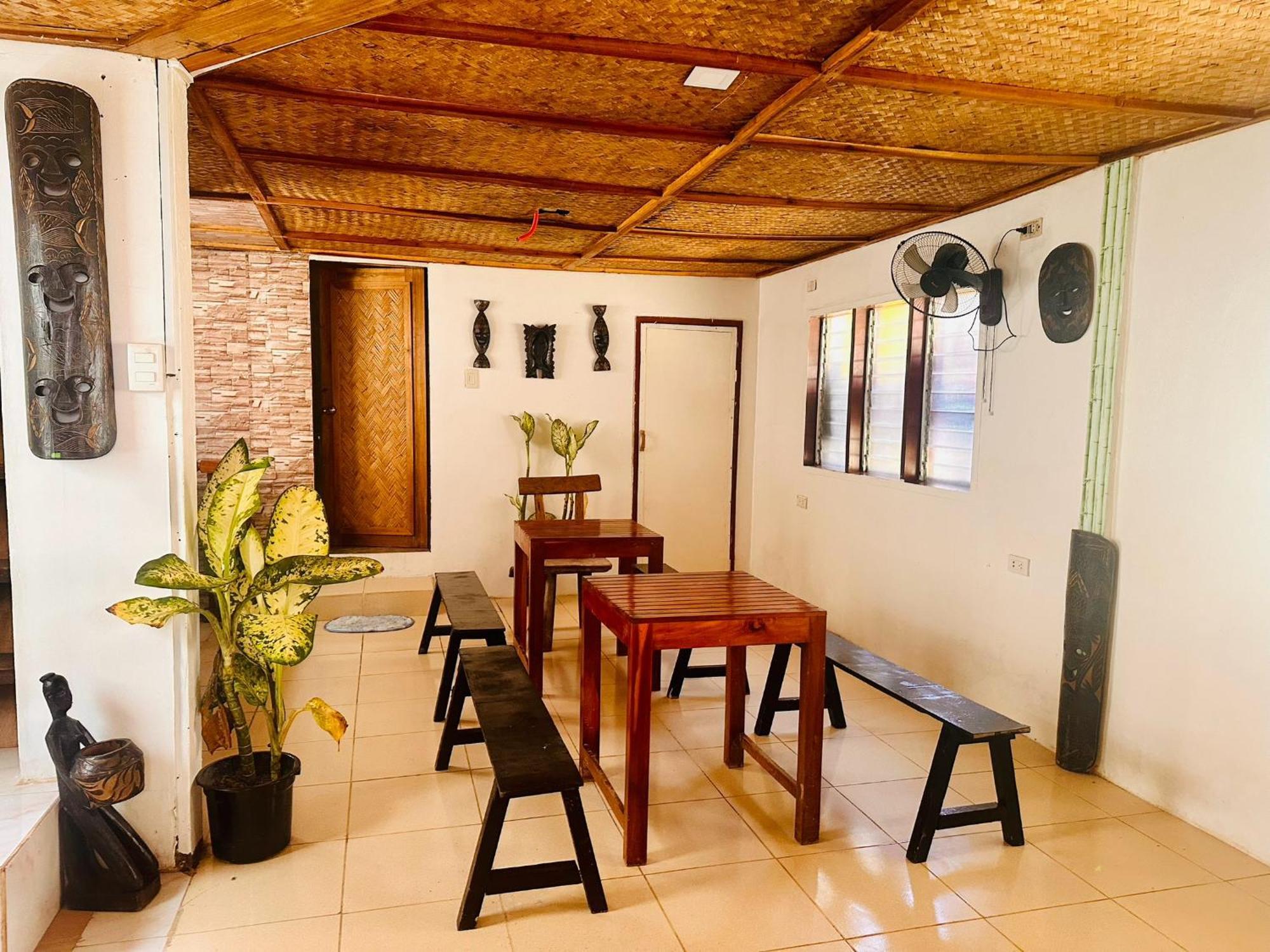 Hangout'S Hostel El Nido Bagian luar foto
